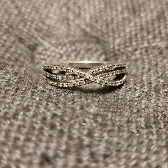 Ring - Picture 2 of 3
